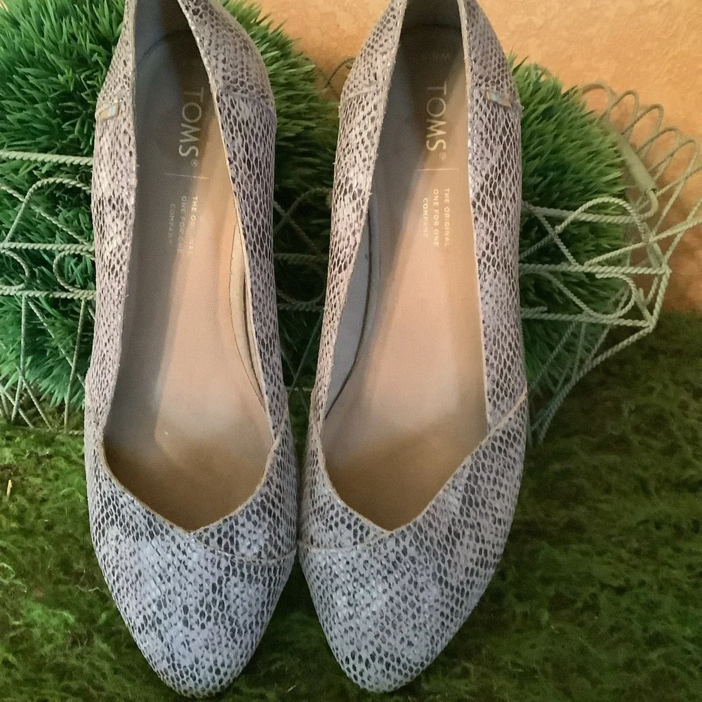 Toms Julie suede snakeskin print slip on flats size 8.5 - Picture 3 of 11
